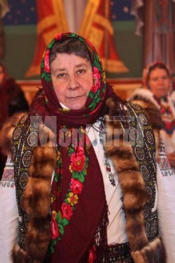 Credincioasa în Biserica Sf Mihail și Gavril Negrileasa