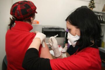 Vaccinarea antigripală a fost oprită din cauza unor suspiciuni privind calitatea vaccinului românesc