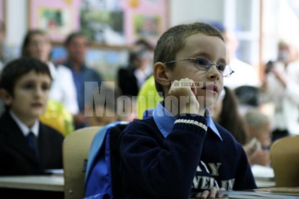 Peste 100.000 de elevi din județ încep de luni cursurile. Foto: MEDIAFAX