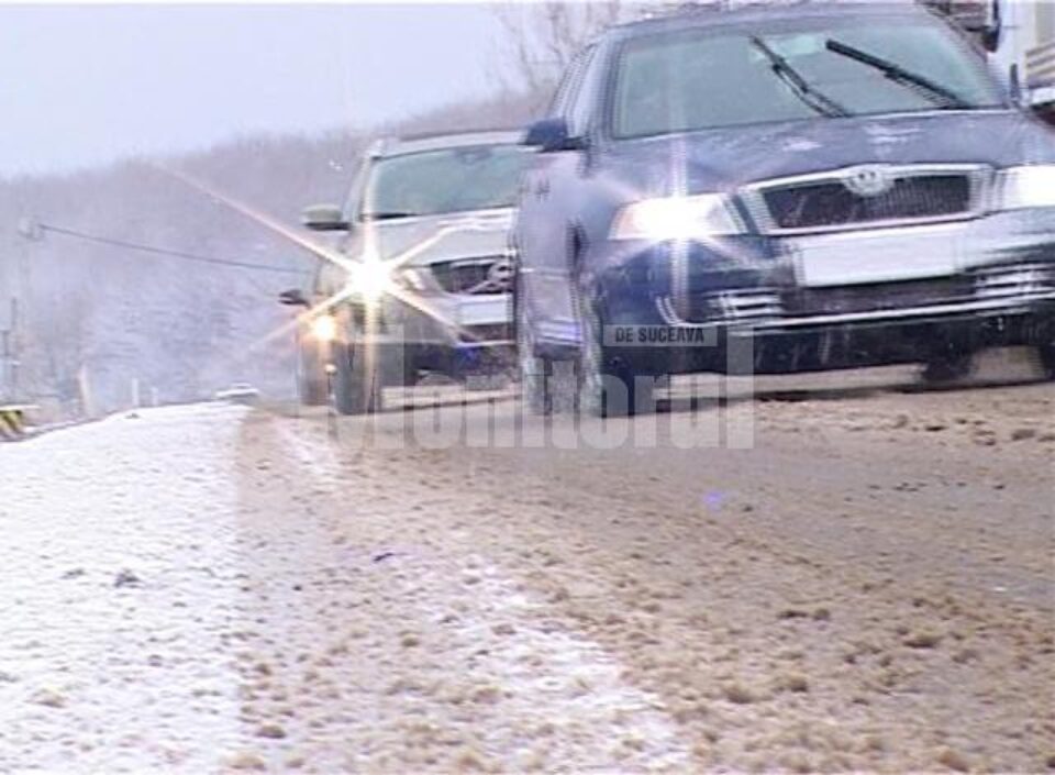 Poliția Rutieră le recomandă șoferilor să adapteze viteza la condițiile de drum și să-și echipeze mașinile cu pneuri de iarnă Poliția Rutieră le recomandă șoferilor să adapteze viteza la condițiile de drum și să-și echipeze mașinile cu pneuri de iarnă