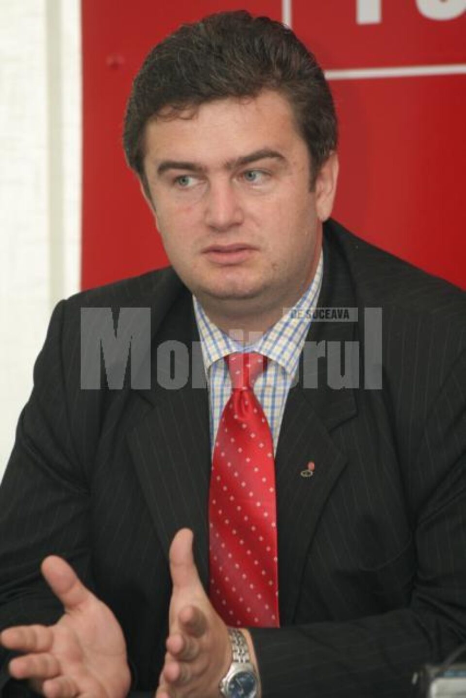 Cătălin Nechifor: „Se ajunge într-o situație în care grupuri huliganice încearcă într-un fel sau altul să deturneze sensul unei revoluții pașnice”