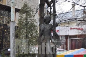 Monumentul lui Mihai Eminescu din Cernăuți