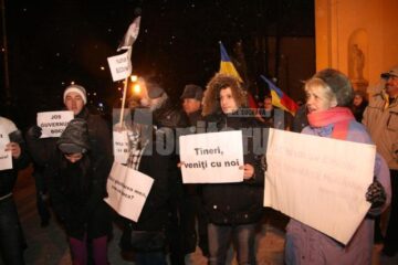 Aproximativ două sute de oameni au protestat mai bine de două ore