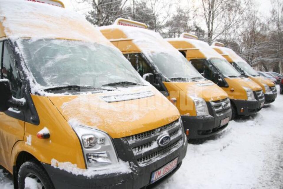 Microbuzele predate ieri au ajuns la elevii din localitățile Cârlibaba, Coșna, Brodina, Bogata și Frumosu