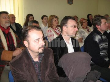 Participanți la activitățile din sala de ședințe a UUR-Ținutul Bucovina