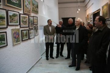 Alexandru Jauca prezentându-și lucrările