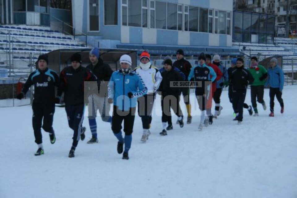 După o săptămână de pregătire prin nămeți, fotbaliștii de la Sporting intră deja în febra meciurilor