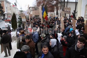 Foarte multe pancarte și lozinci la protestul de ieri