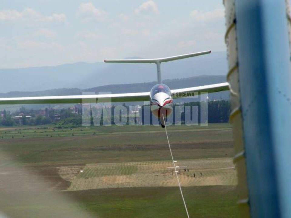 Înscrierile pentru inițierea în zborul cu planorul sau cu parașuta se fac până pe 24 februarie Înscrierile pentru inițierea în zborul cu planorul sau cu parașuta se fac până pe 24 februarie