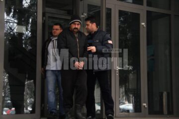 Costică Nicușor Buraciuc a intrat liber în clădirea Parchetelor, însă a ieșit încătușat, escortat de doi polițiști de la Investigații Criminale