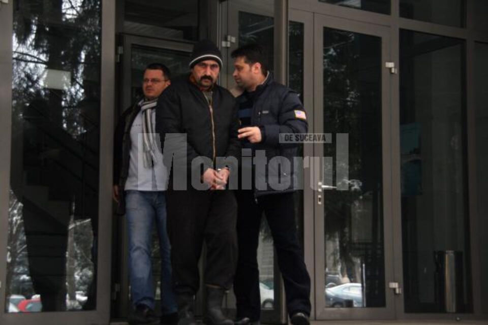 Costică Nicușor Buraciuc a intrat liber în clădirea Parchetelor, însă a ieșit încătușat, escortat de doi polițiști de la Investigații Criminale