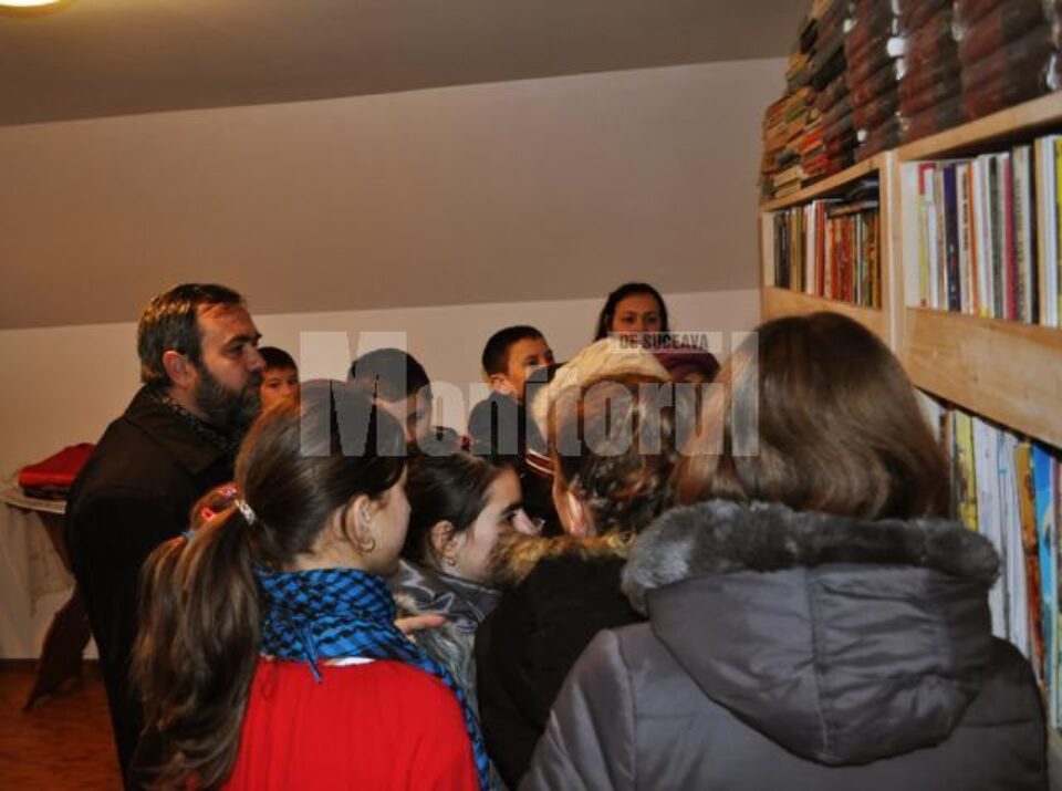 Biblioteca de la Parohia „Adormirea Maicii Domnului” din Leucușești