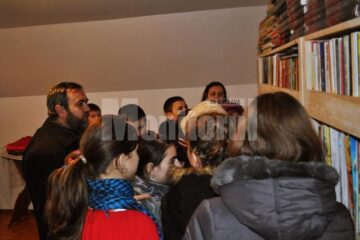 Biblioteca de la Parohia „Adormirea Maicii Domnului” din Leucușești