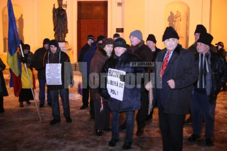 În jur de 50 de oameni, la protestul de aseară