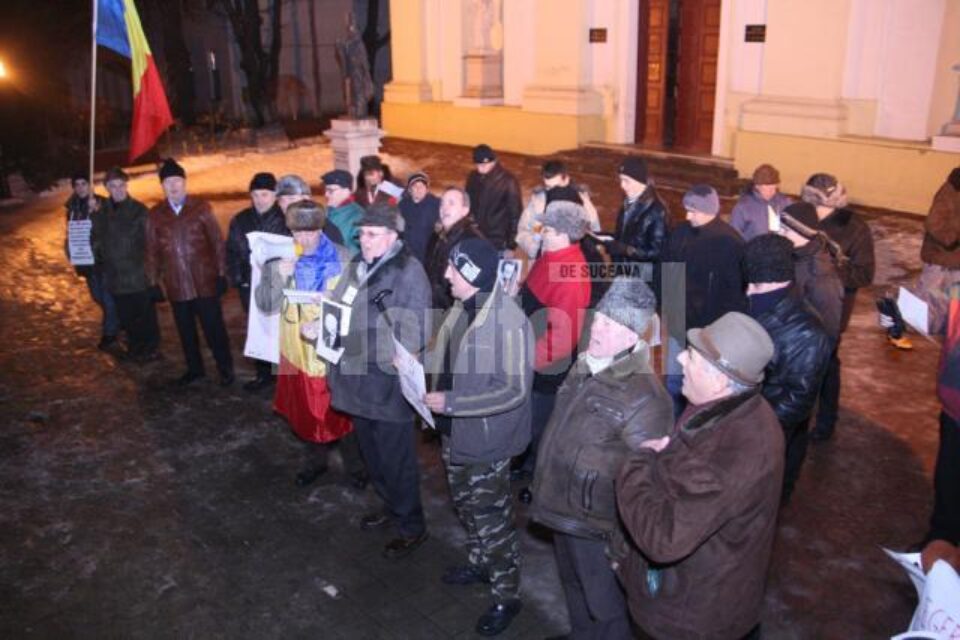 Protestatarii au dansat Hora Unirii în zona Prefecturii Suceava