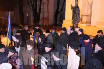 În jur de 50 de oameni, la protestul de aseară