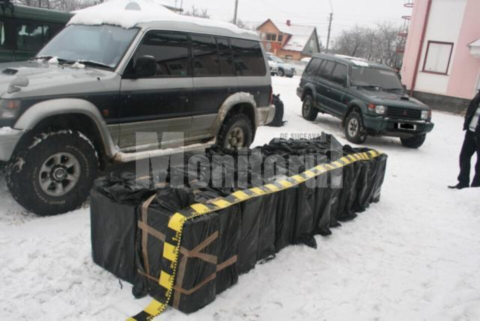 Țigările, în valoare de aproximativ 111.800 de lei, au fost ridicate în vederea confiscării, iar cele două autoturisme de teren au fost indisponibilizate Țigările, în valoare de aproximativ 111.800 de lei, au fost ridicate în vederea confiscării, iar cele două autoturisme de teren au fost indisponibilizate