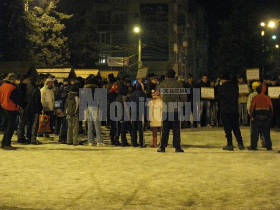 200 de câmpulungeni au protestat marți în fața primăriei
