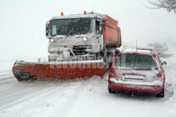 Ninsori abundente, viscol și polei