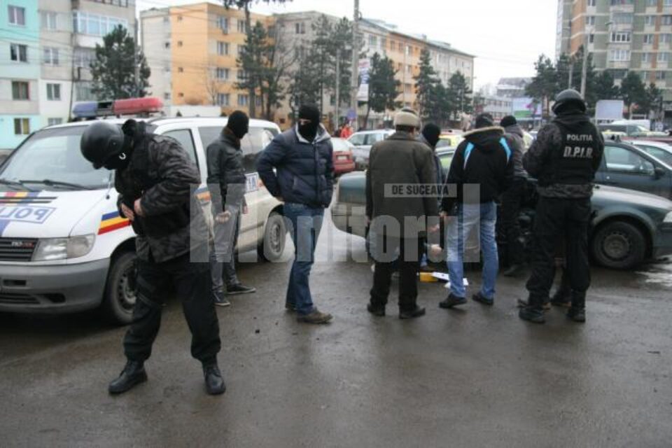 Flagrantul a fost organizat ieri în jurul orei 15.00, în parcarea Hotelului Bucovina