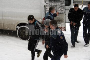 Trei dintre tineri au fost arestați ieri după-amiază