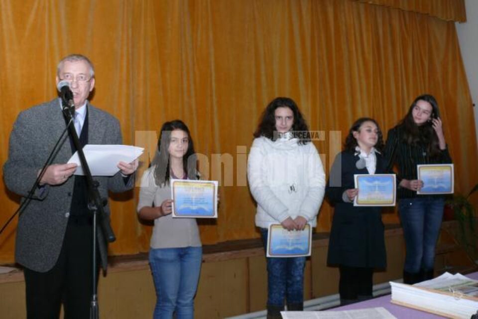 Colectivul redacțional al revistei „Dumbrava minunată”
