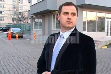 Vasilică Pușcașu a fost transportat, ieri, din arestul poliției la Spitalul Județean Suceava, unde a rămas internat pentru a fi operat de hernie de disc