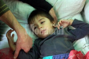 Nicolae Vasilică are trei ani și jumătate și nu poate să meargă