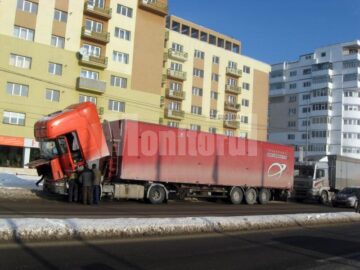 Unii șoferi au rămas cu mașinile în drum