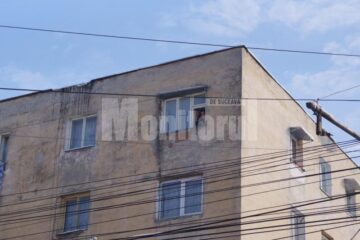 Asteaptă o mână de ajutor pentru copiii lor