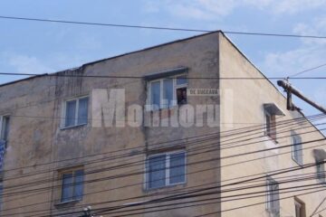 Asteaptă o mână de ajutor pentru copiii lor