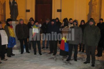 Aproximativ 30 de suceveni au înfruntat gerul și au protestat și ieri în fața Palatului Administrativ