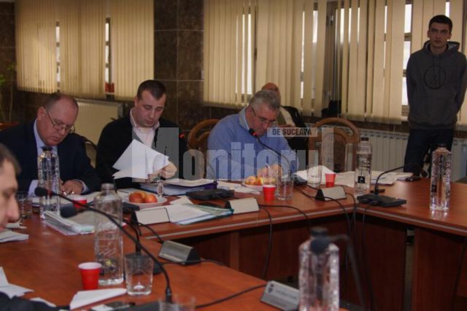 Pentru a satisface toate aceste solicitări, primarul Ion Lungu a trebuit să reducă din fondurile alocate inițial altor capitole bugetare Pentru a satisface toate aceste solicitări, primarul Ion Lungu a trebuit să reducă din fondurile alocate inițial altor capitole bugetare