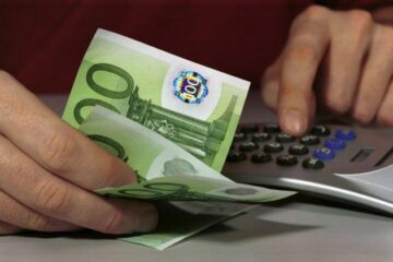 Populația a preferat creditele în valută. Foto: VARIOPRESS