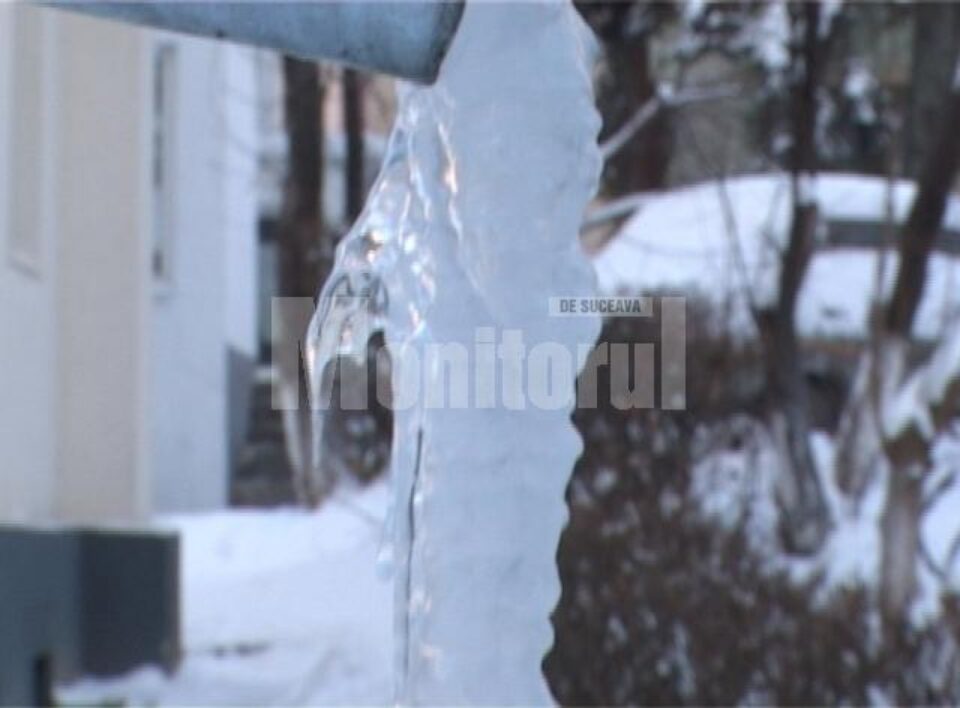 Apa, înghețată bocnă