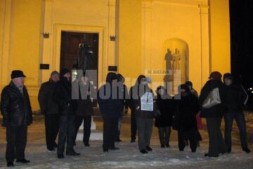 Gerul a subțiat rândurile protestatarilor suceveni