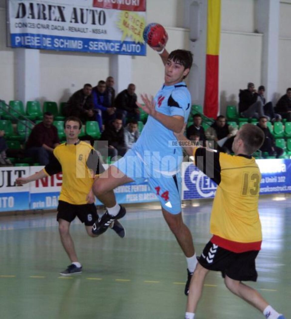 Cristian Iriciuc (la minge), unul dintre componenții de bază a echipei de juniori I a LPS Suceava Cristian Iriciuc (la minge), unul dintre componenții de bază a echipei de juniori I a LPS Suceava