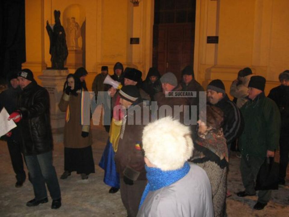 Aseară protestatarii au cântat: “Vine, vine primăvara/ O să iasă toată țara”