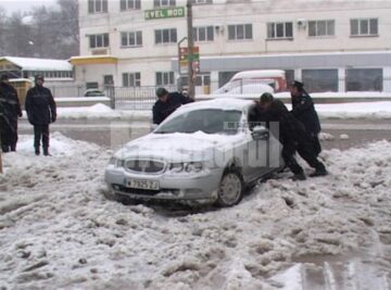 Strada Traian Vuia, bazin de înot în urma unei avarii