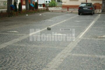 Bucăti din mașină, împrăștiate pe o arie de zeci de metri