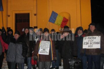 Demisia Guvernului Boc a întețit protestele de la Suceava