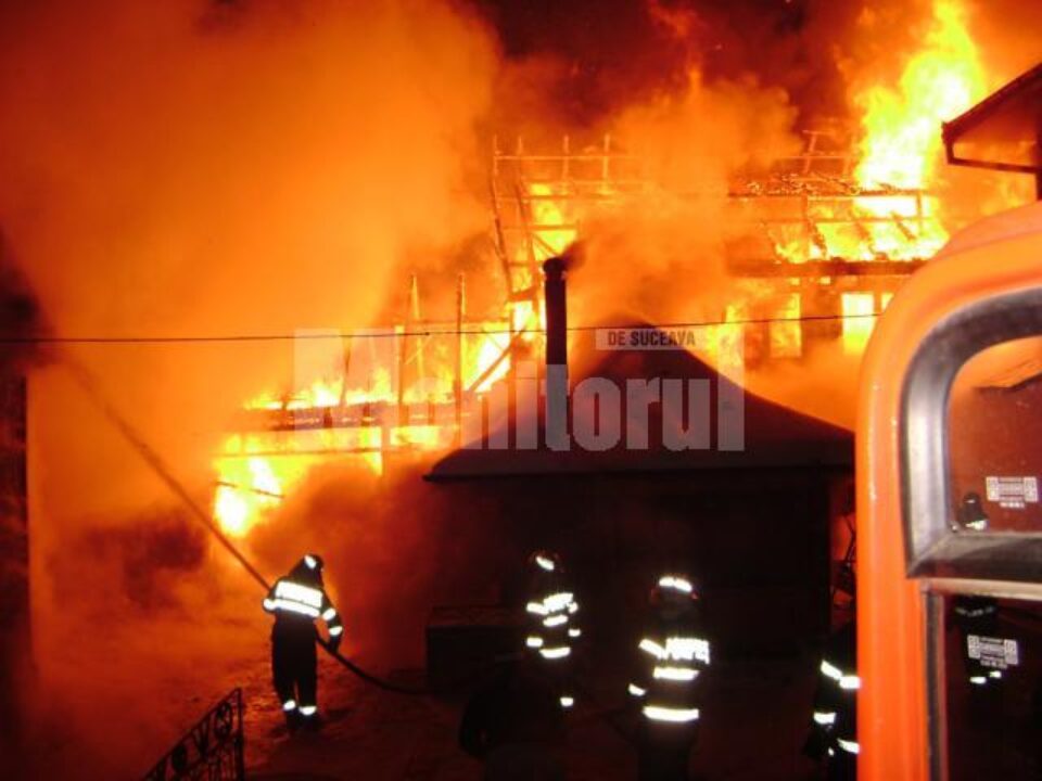 La Floreni și la Gemenea, două case au fost distruse aproape complet de flăcări
