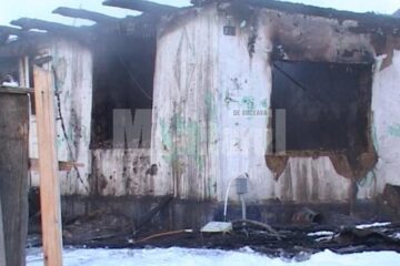 Pompierii au reușit să lichideze incendiul în jurul orei 7:00, însă, din nefericire, nu au mai putut face nimic pentru bătrână