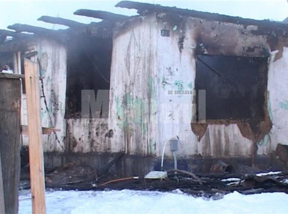Pompierii au reușit să lichideze incendiul în jurul orei 7:00, însă, din nefericire, nu au mai putut face nimic pentru bătrână
