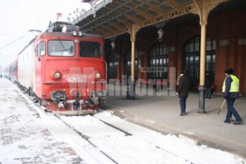 Trenul interregio 1753 a plecat la timp, ieri la amiază, spre București