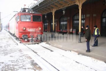 Trenul interregio 1753 a plecat la timp, ieri la amiază, spre București