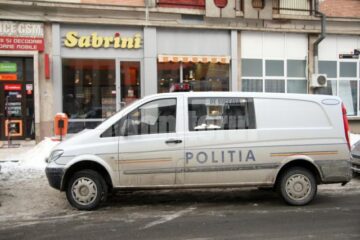 Magazinul Sabrini este situat în centrul Sucevei, peste drum de Casa de Cultură
