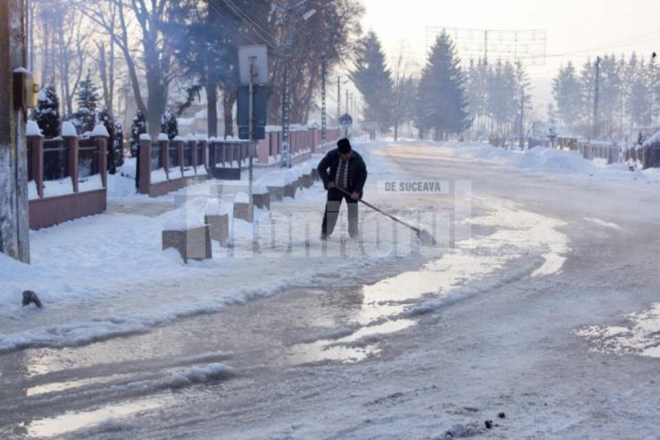 Avaria la rețeaua de apa a inundat străzile din Șcheia