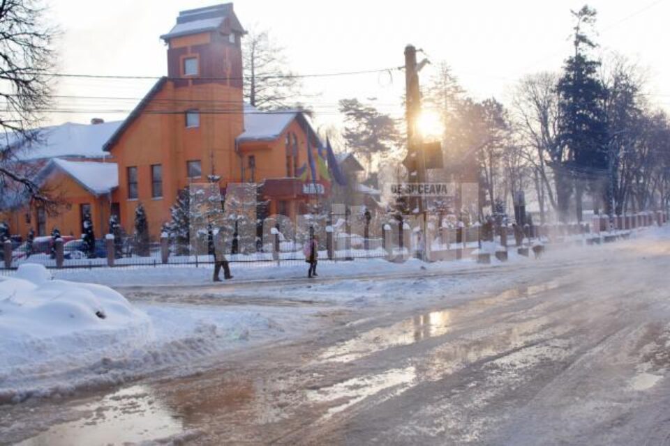 Avaria la rețeaua de apa a inundat străzile din Șcheia