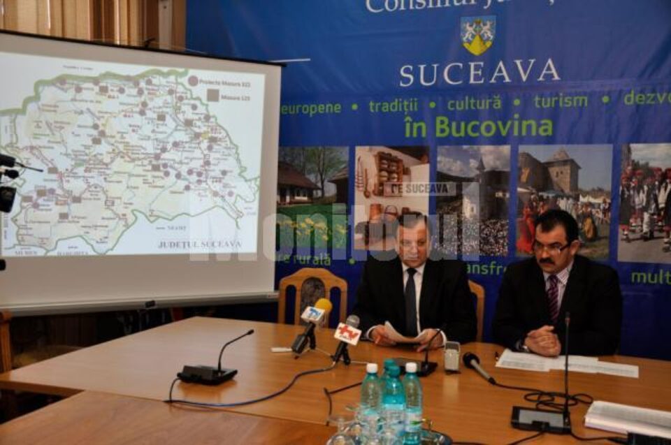 Președintele Consiliului Județean, Gheorghe Flutur, alături de șeful Centrului Regional de Dezvoltare Rurală și Pescuit Iași, Liviu Bulgaru
